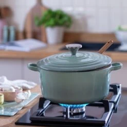 Habitat 3.3 Litre Cast Iron Casserole Dish - Green 12 Habitat 3.3 Litre Cast Iron Casserole Dish - Green -Habitat 1258394 R Z002C