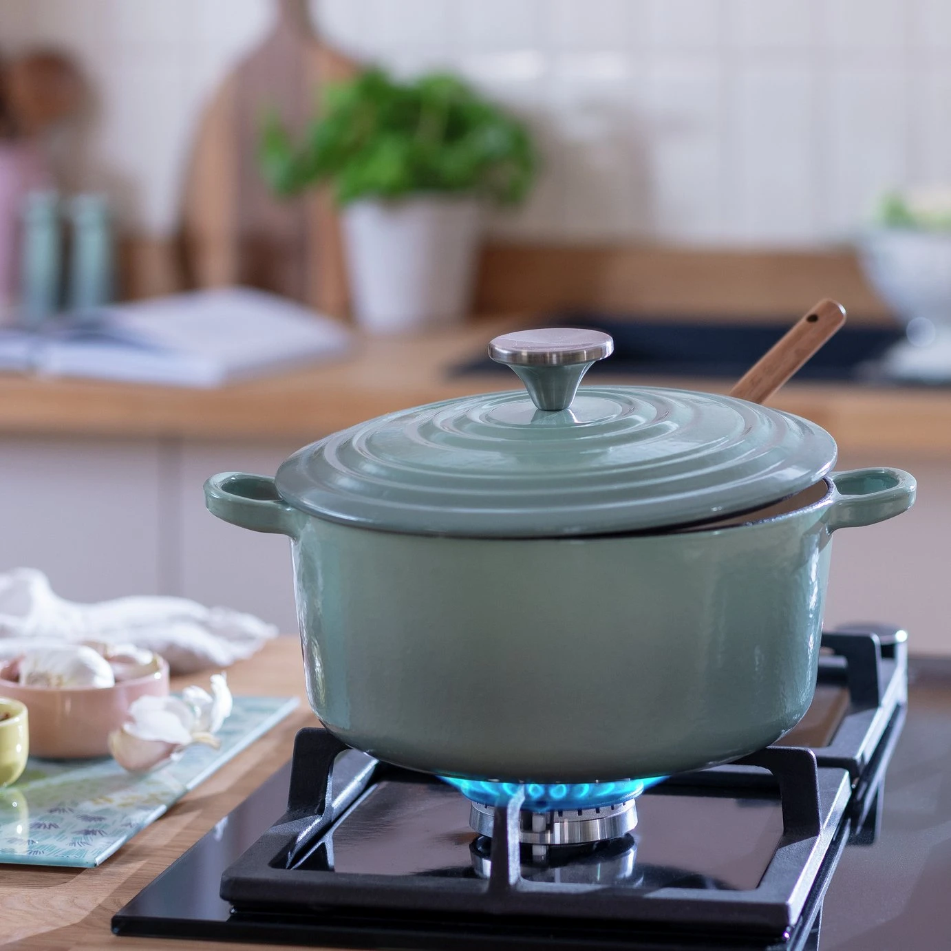 Habitat 3.3 Litre Cast Iron Casserole Dish - Green 7 Habitat 3.3 Litre Cast Iron Casserole Dish - Green - Image 6