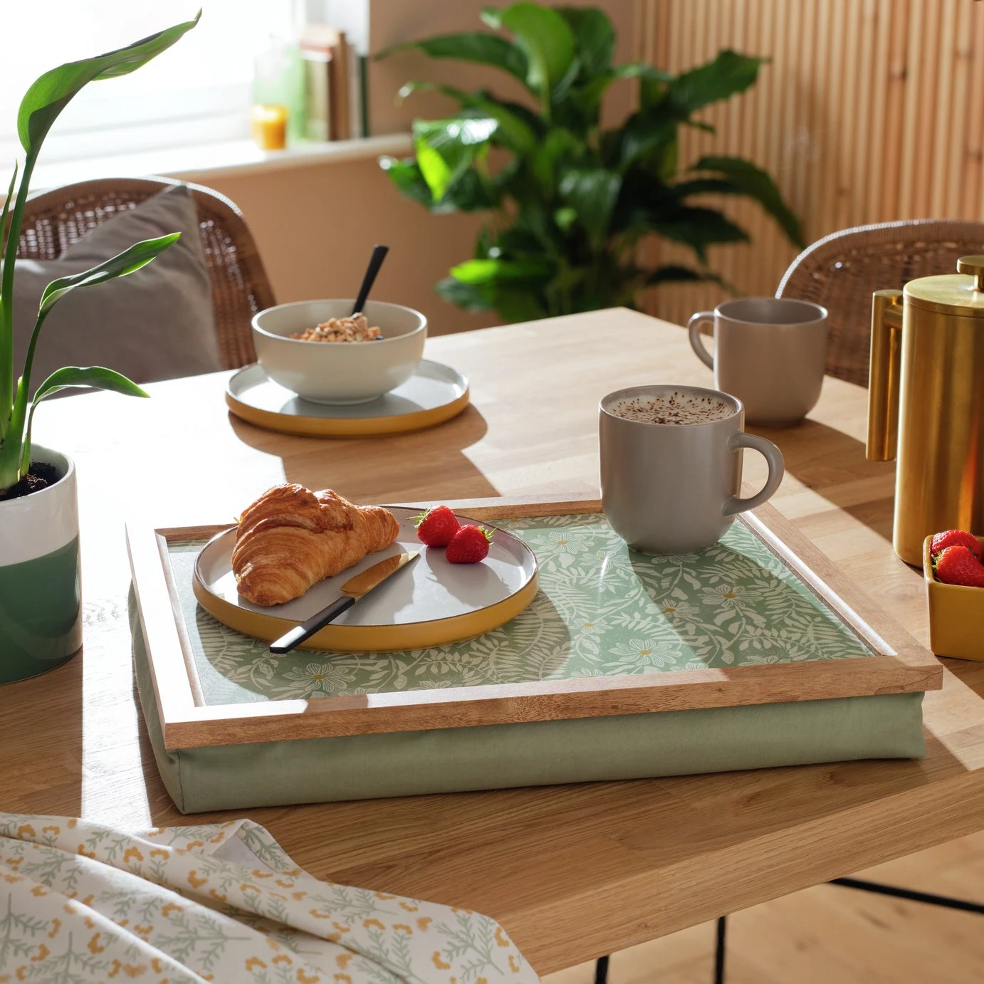 Habitat Country Meadow Lap Tray 4 Habitat Country Meadow Lap Tray - Image 2