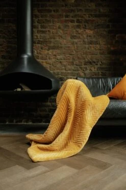Dreamland Deluxe Velvet Mustard Heated Throw - Large -Habitat 4844994 R Z013A